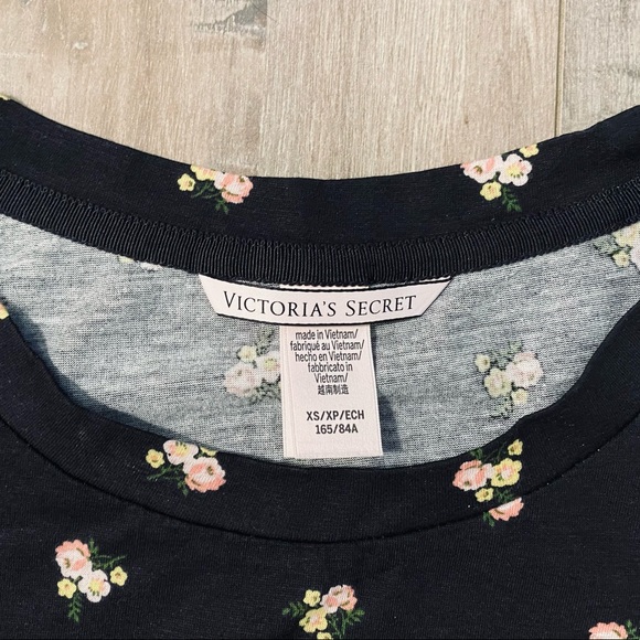 VICTORIA’S SECRET black floral Tee. 🌺🌸🌼 - Picture 4 of 4